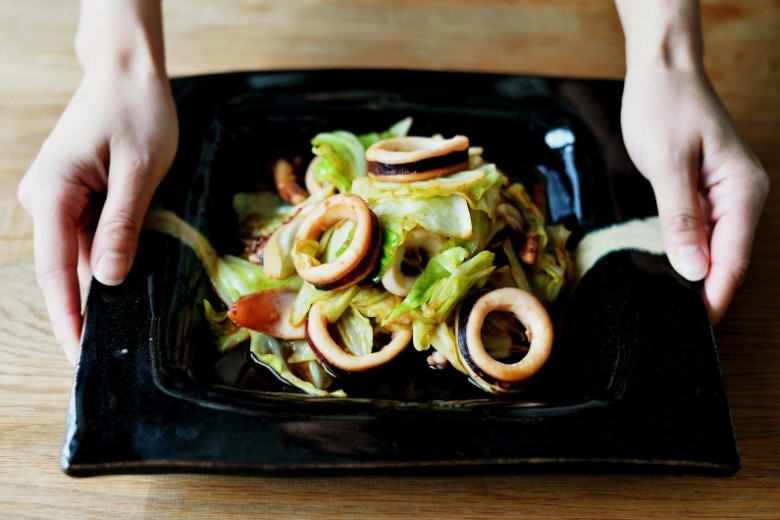 春キャベツとイカの醤油炒め